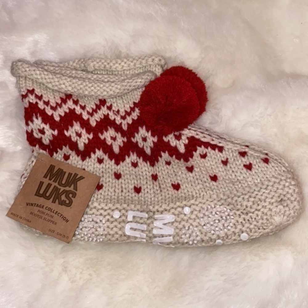 Muk Luks Pom Pom Bootie Slipper Red and Ivory size Small 5-7 Vintage Collection